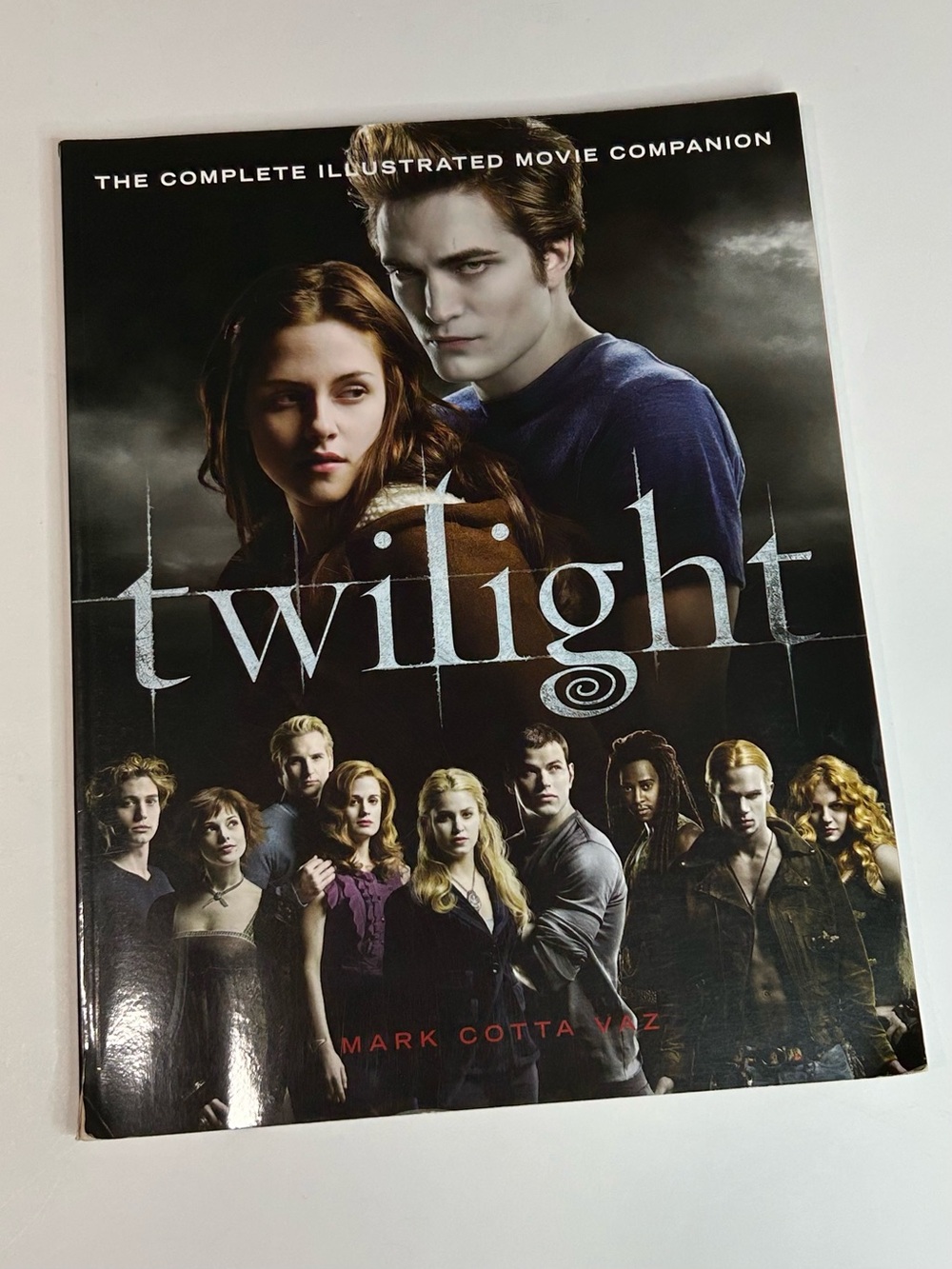 Twilight: The Complete Illustrated Movie Companion Book